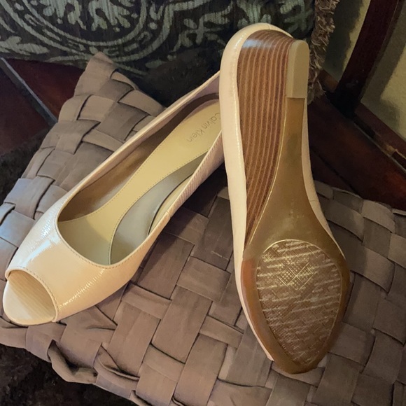 Shoes - Picture 2 of 3